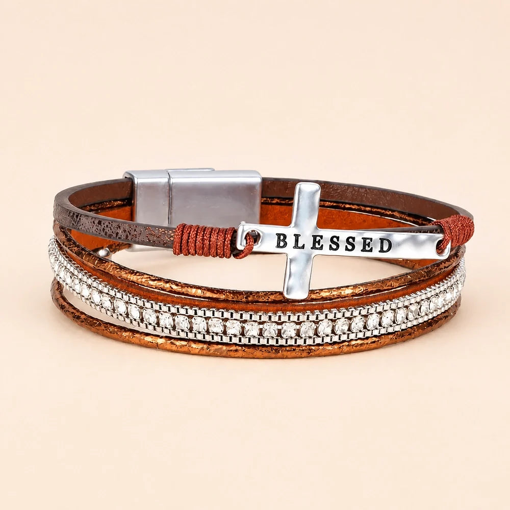 Pulseira Feminina Multicamadas com Cruz Blessed e Strass - Marrom - Soul Fé