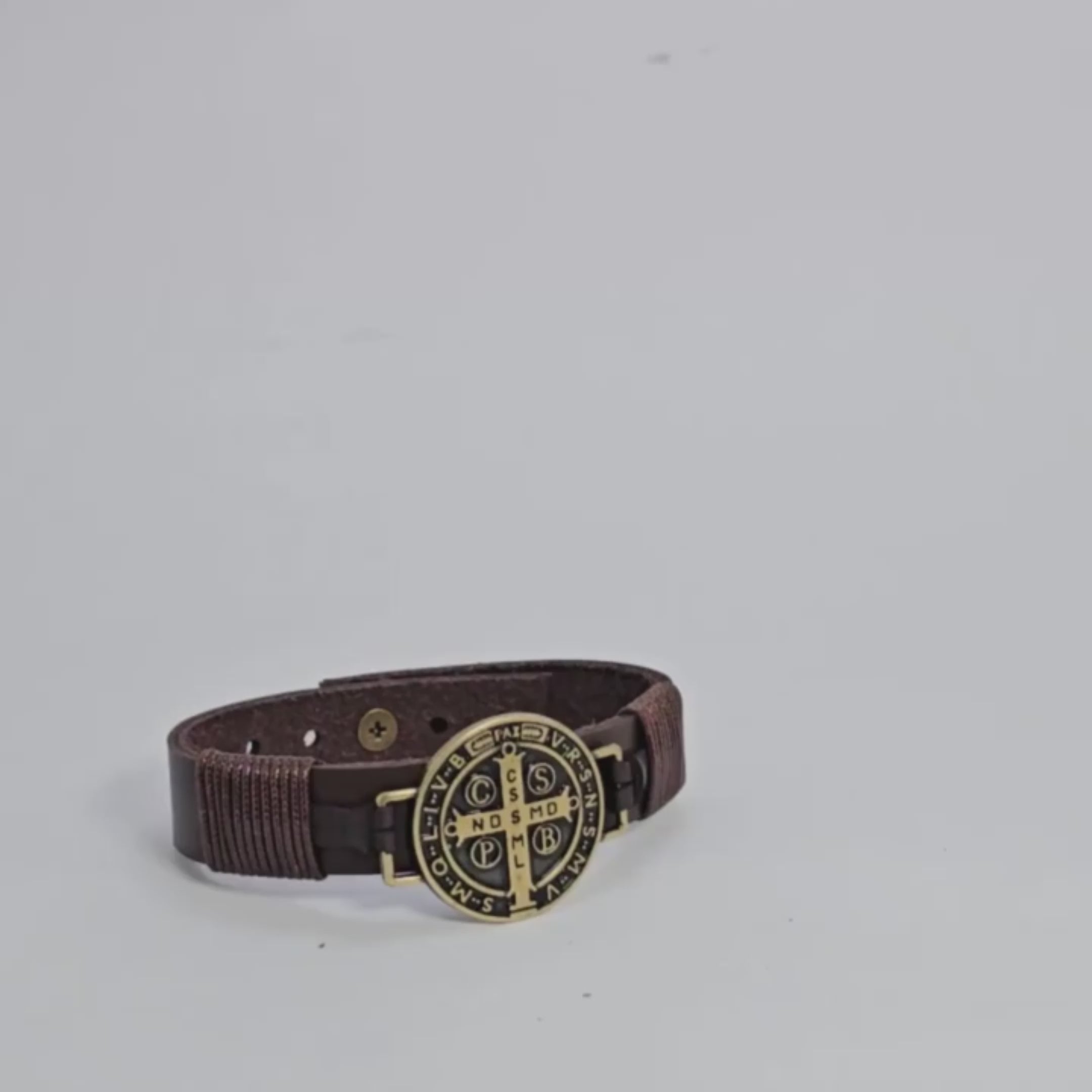 Pulseira Masculina de Couro São Bento – Proteção e Fé