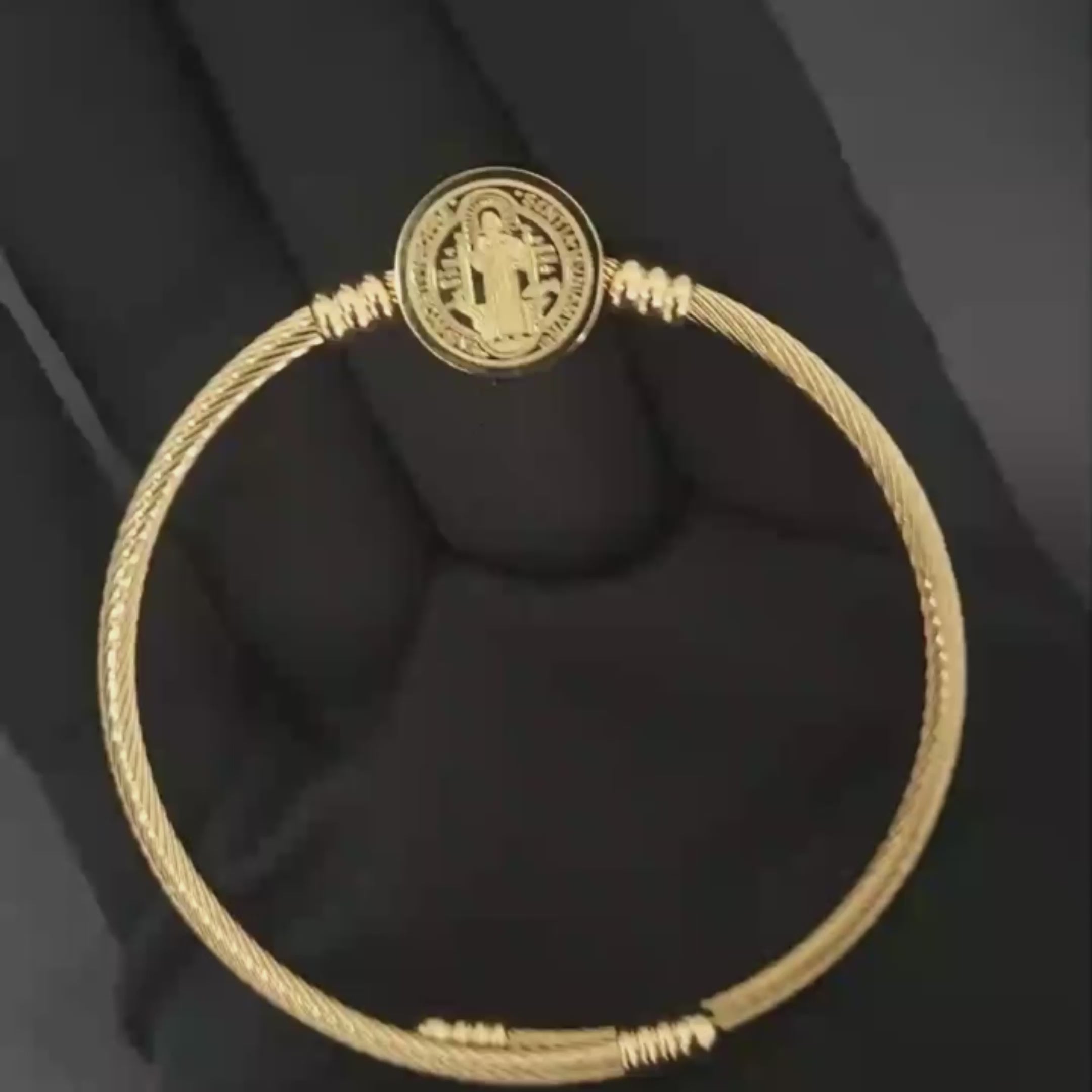 Pulseira Bracelete de São Bento Dourada – Proteção e Fé