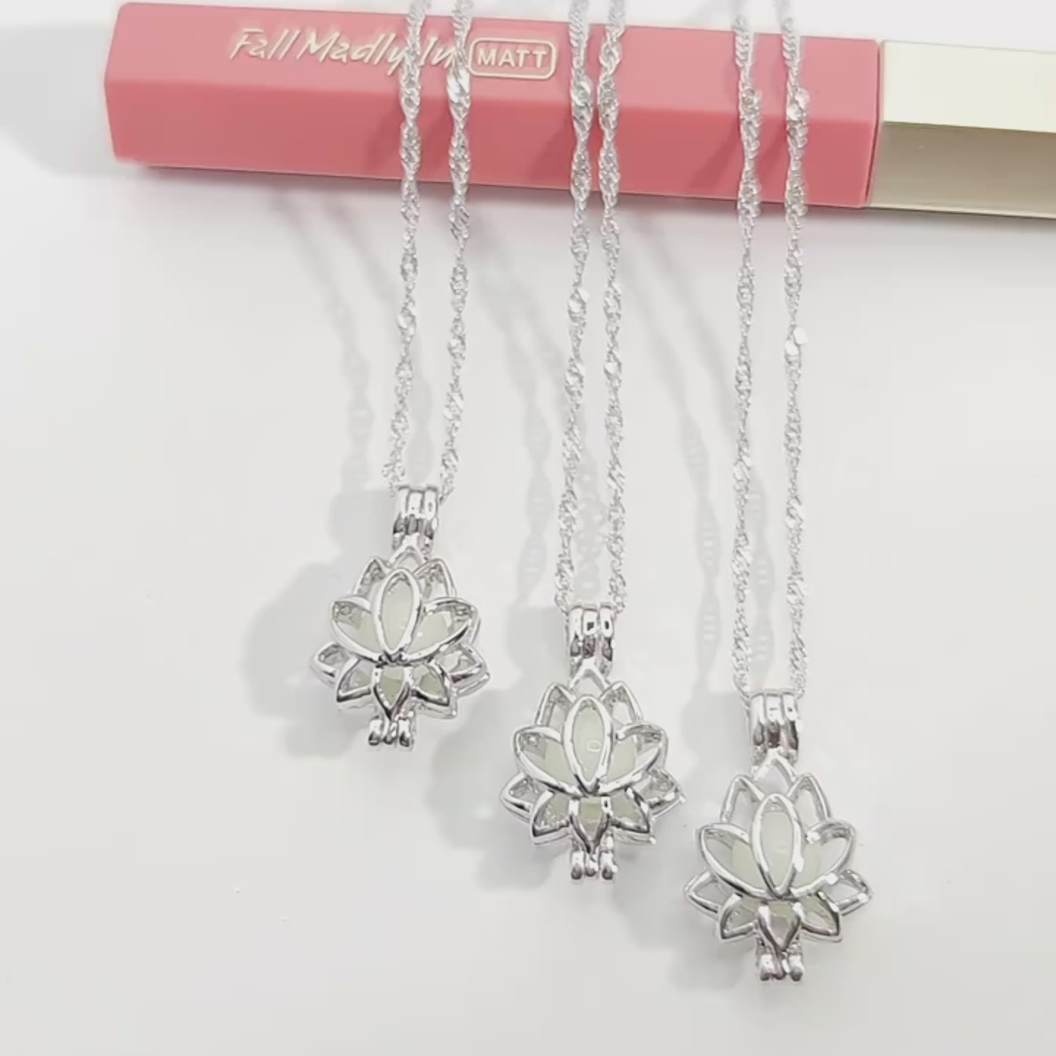 Colar Flor de Lótus Brilha no Escuro – Renovação e Harmonia