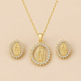 Conjunto Nossa Senhora com Colar e Brincos — TP-04044-02 Soul Fé em fundo nude bege Soul Fé